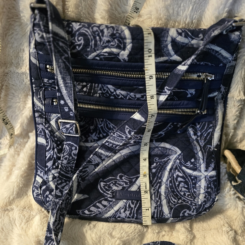 VERA BRADLEY Quilted  Many Pockets Compartments Zipper Closure Crossbody Bag
